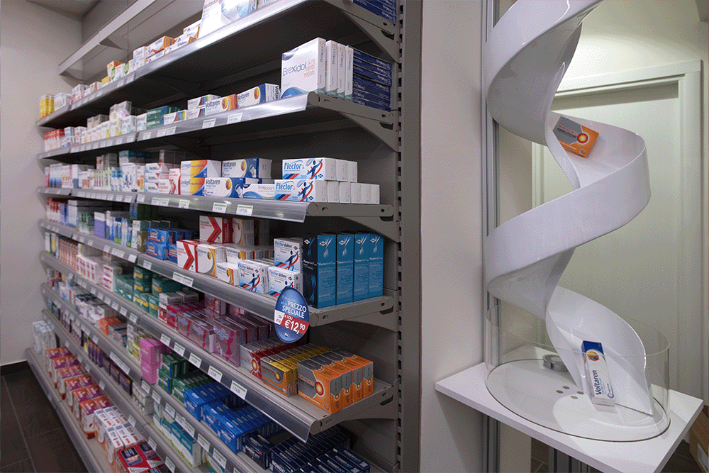 interior farmacia robot Expobertech El robot farmacéutico ExpoBertech en el interior de una farmacia