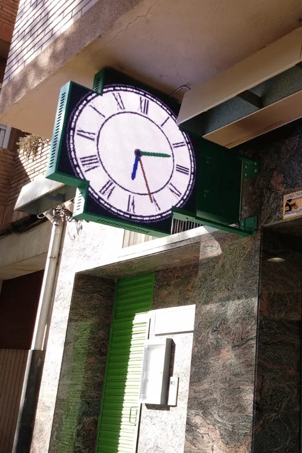 imagen del reloj de la cruz sirius en la farmacia