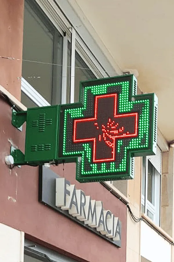 imagen de la cruz de farmacia ramiro