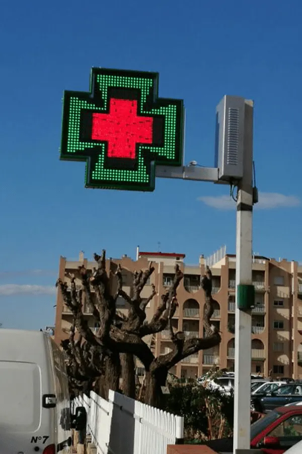 imagen de la cruz de farmacia ramiro en malta