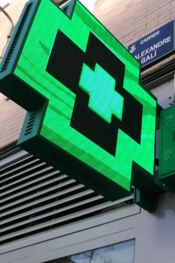 imagen de la cruz de farmacia sirius con animaciones