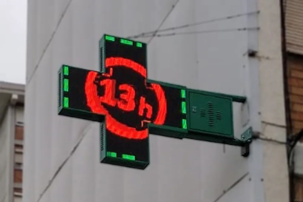 imagen de la cruz de farmacia orion en una farmacia