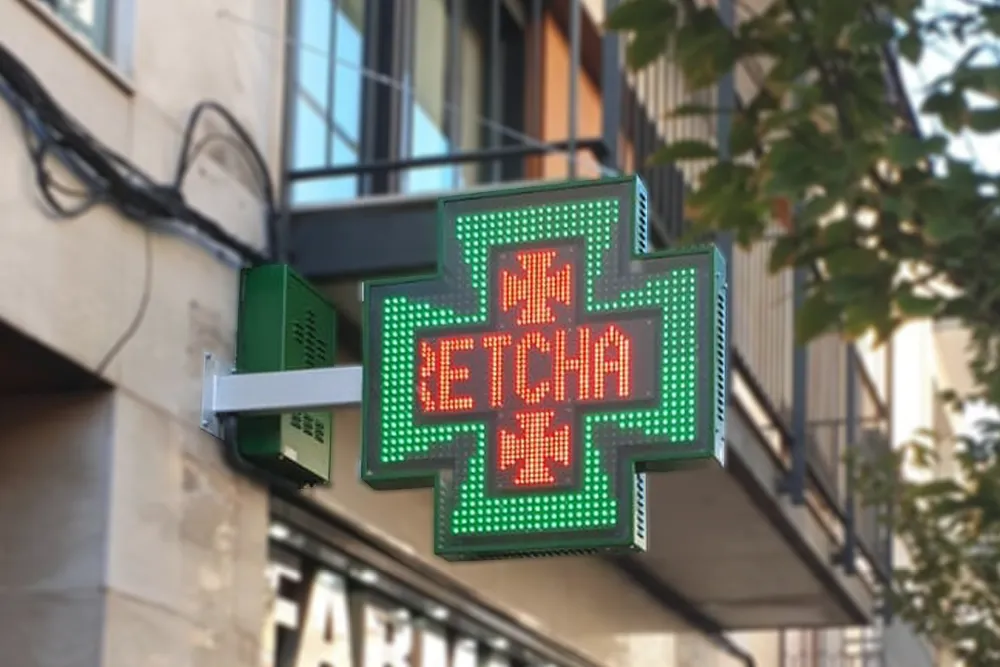 imagen de la cruz de farmacia ramiro en modo malta