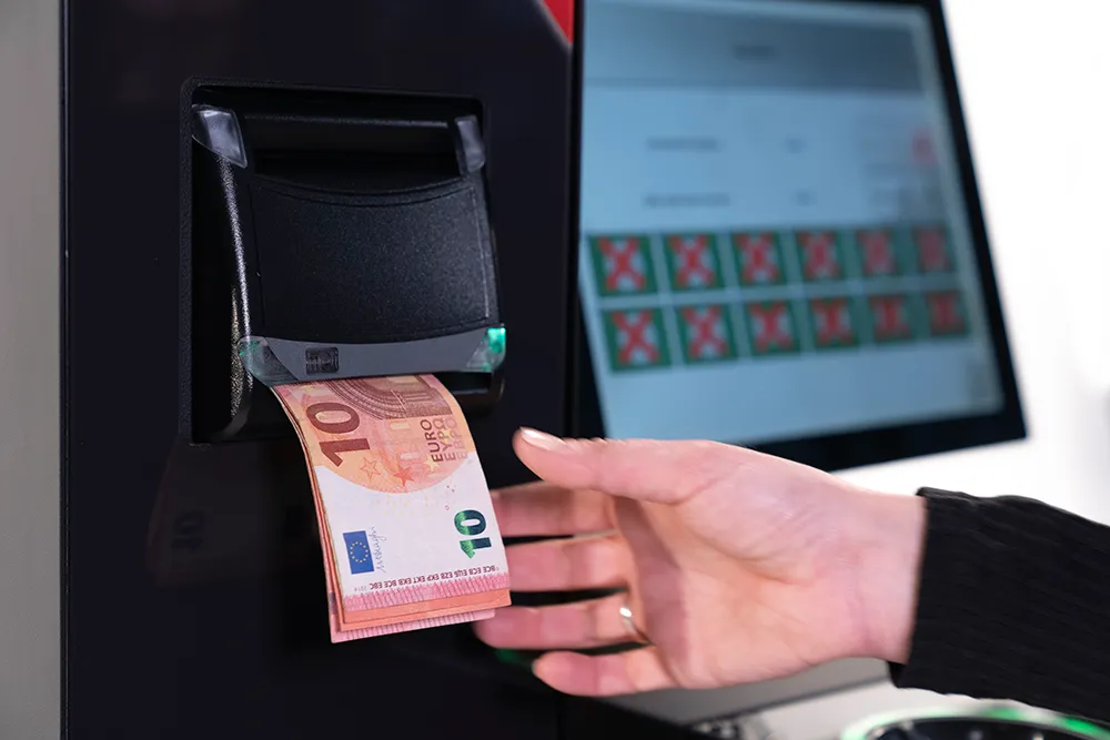 imagen de la devolución de billetes en el sistema de gestión de efectivo cashprotect pro