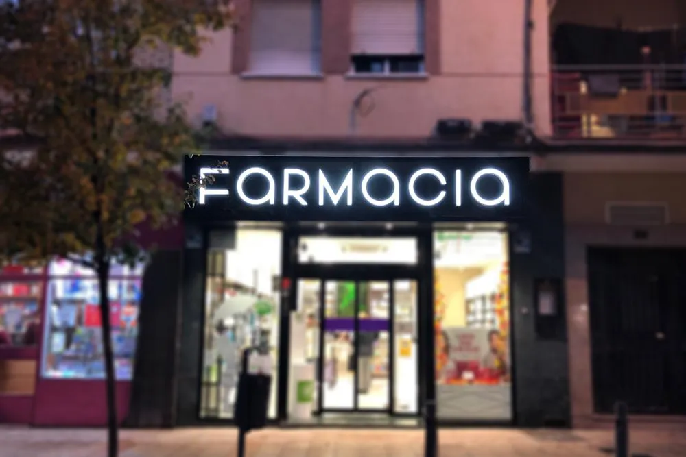 rotulo de farmacia con luz de expofarm