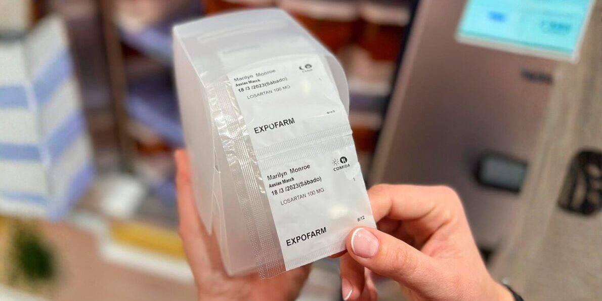 spd-manual-vs-automatizado-farmacia Comparativa entre la preparación manual y automatizada del Sistema Personalizado de Dosificación en una farmacia.