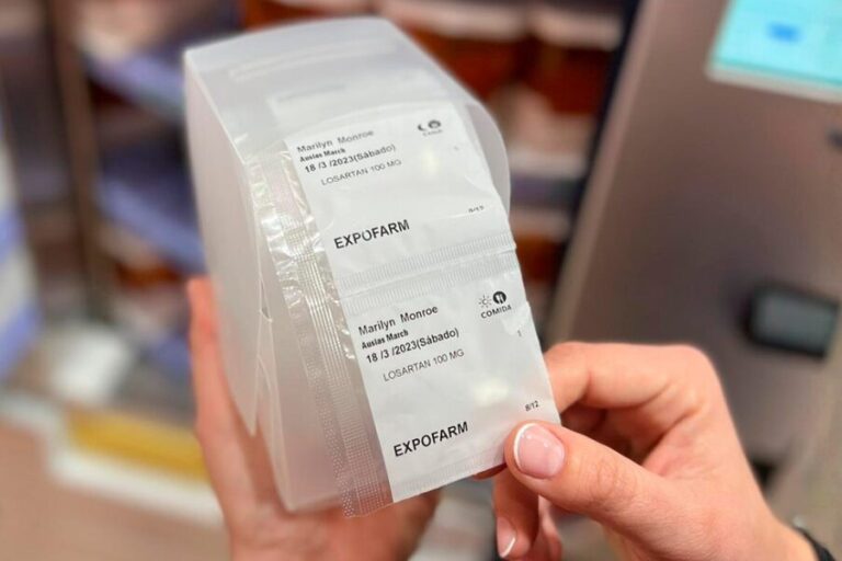 Comparativa entre la preparación manual y automatizada del Sistema Personalizado de Dosificación en una farmacia.